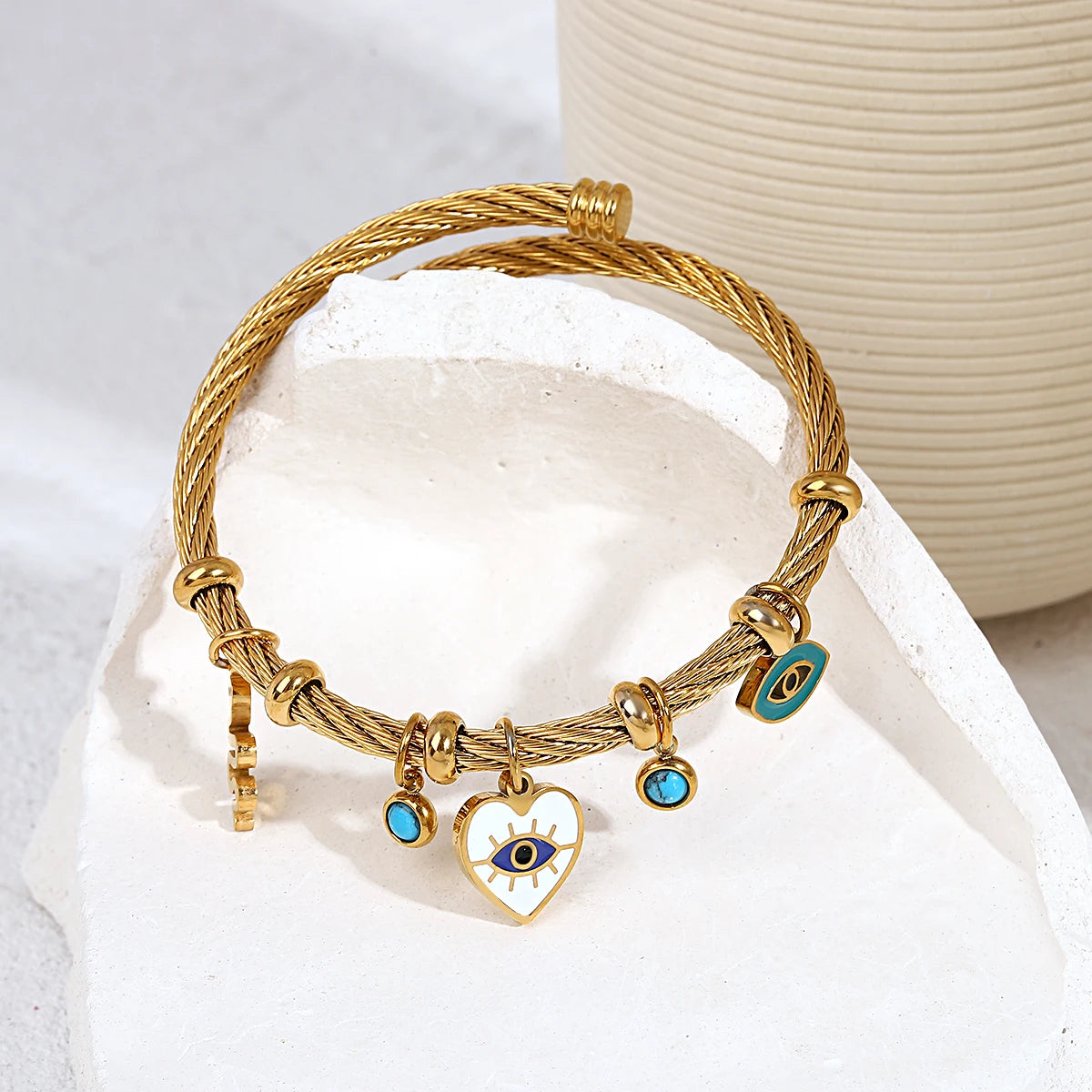 Trendy women’s jewelry